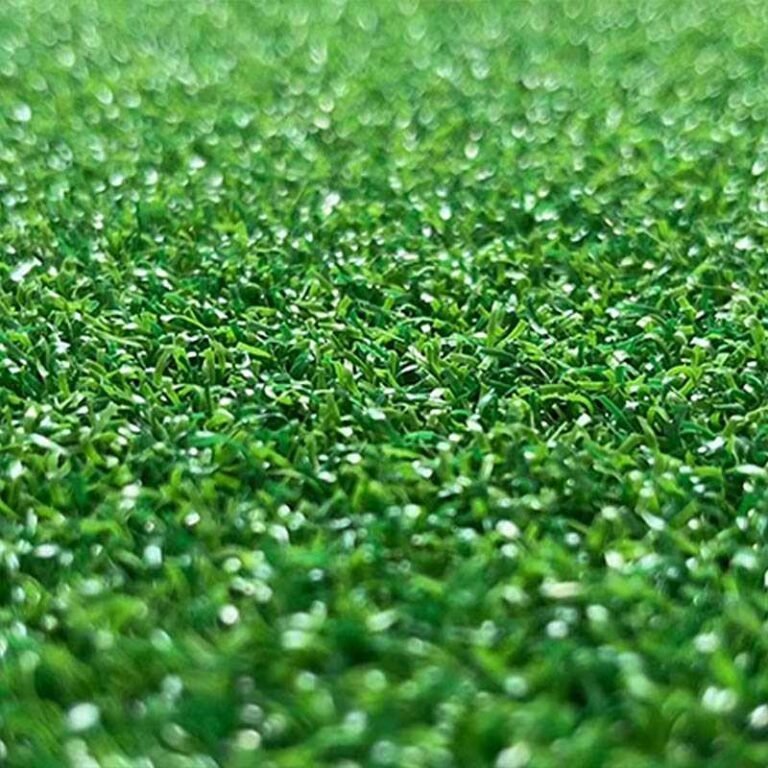 outdoor-putting-green