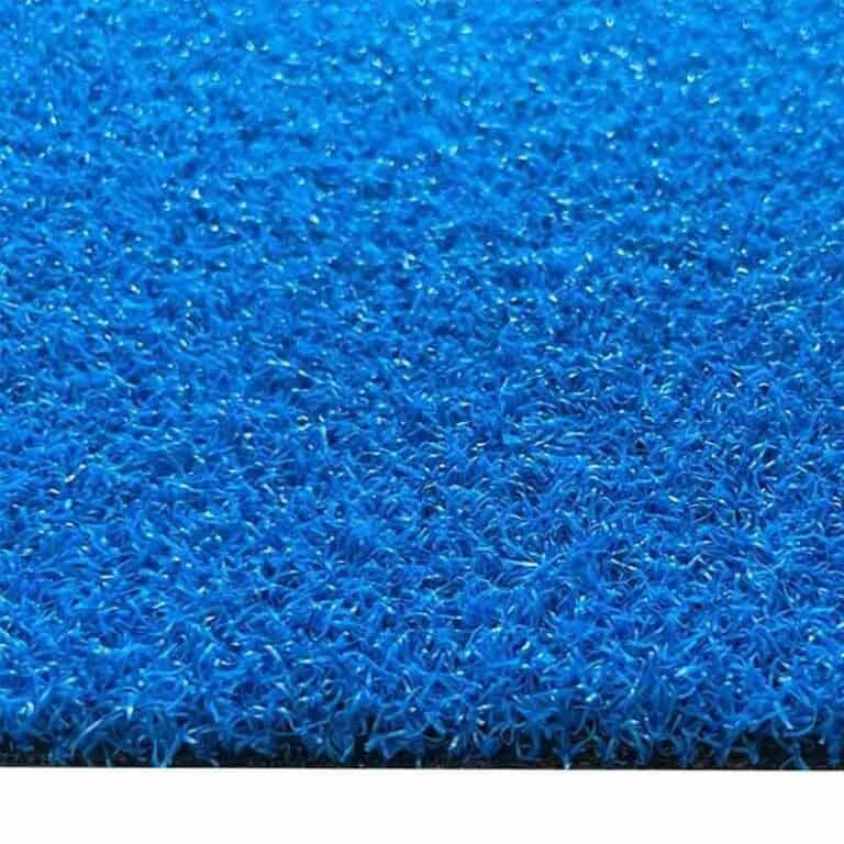 blue-putting-green